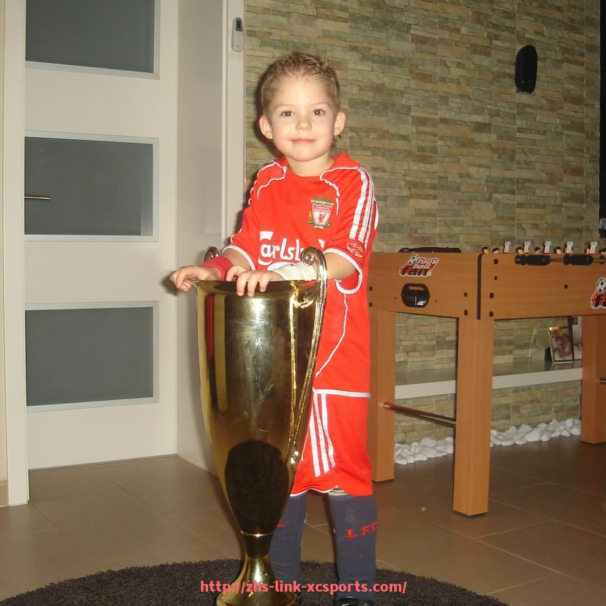 杏彩体育-法甲2024年赛季历史性时刻：本赛季中的一些历史性或标志性时刻